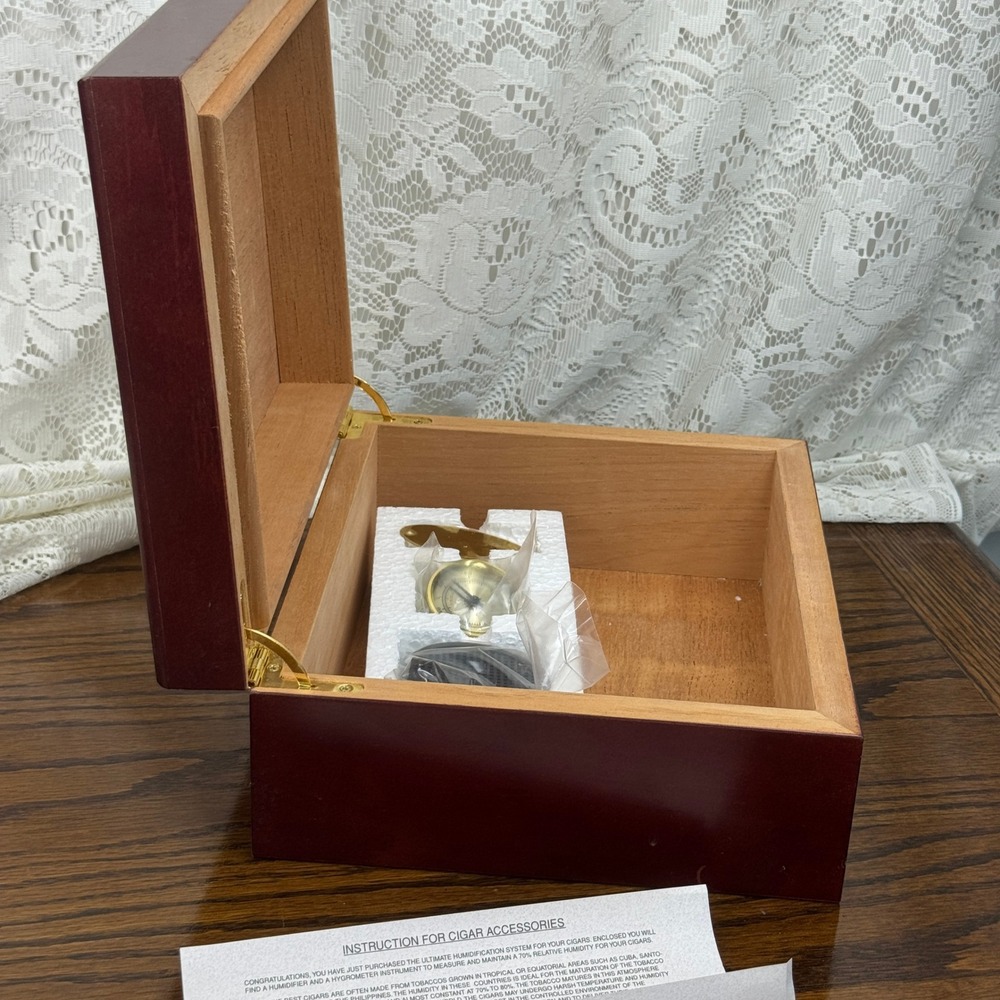 Abbey Wood Cigar Humidor Spanish Cedar Lined with Hygrometer and Humidifier - Picture 5 of 9